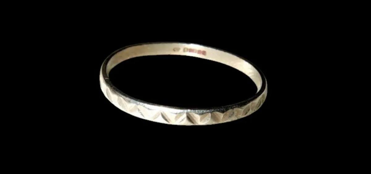 Vintage Hallmarked 9k White Gold Geometric Ring - Image 1