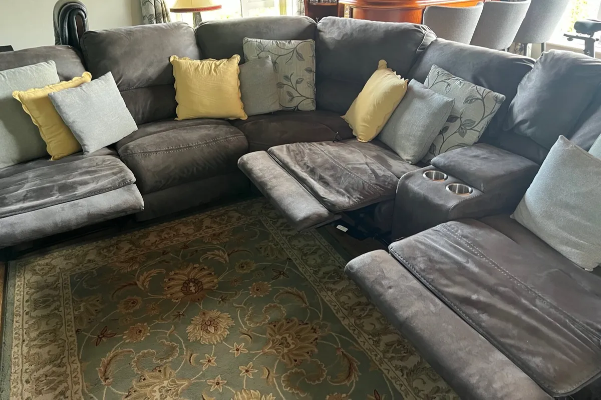 Corner sofa 6 seater 3 reclining  sofas all in per - Image 3