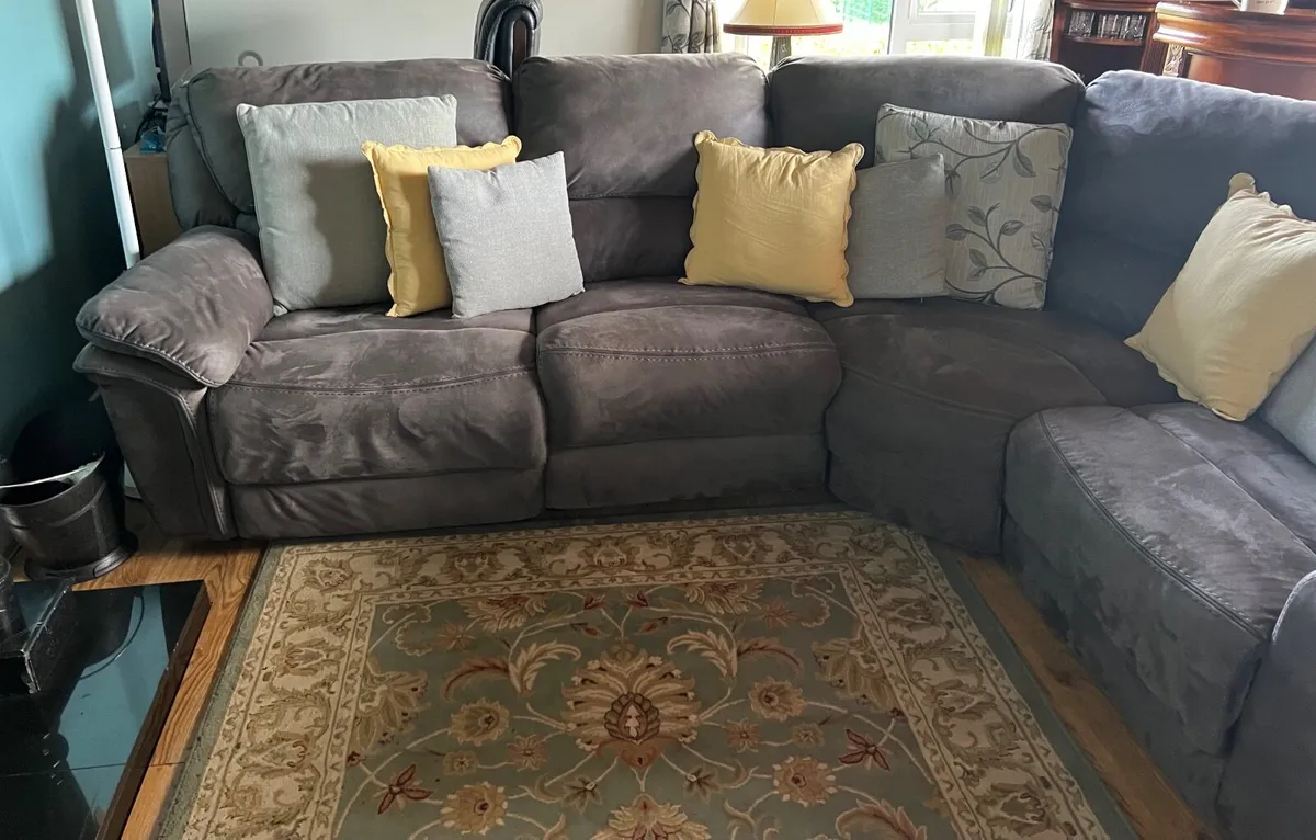 Corner sofa 6 seater 3 reclining  sofas all in per - Image 2