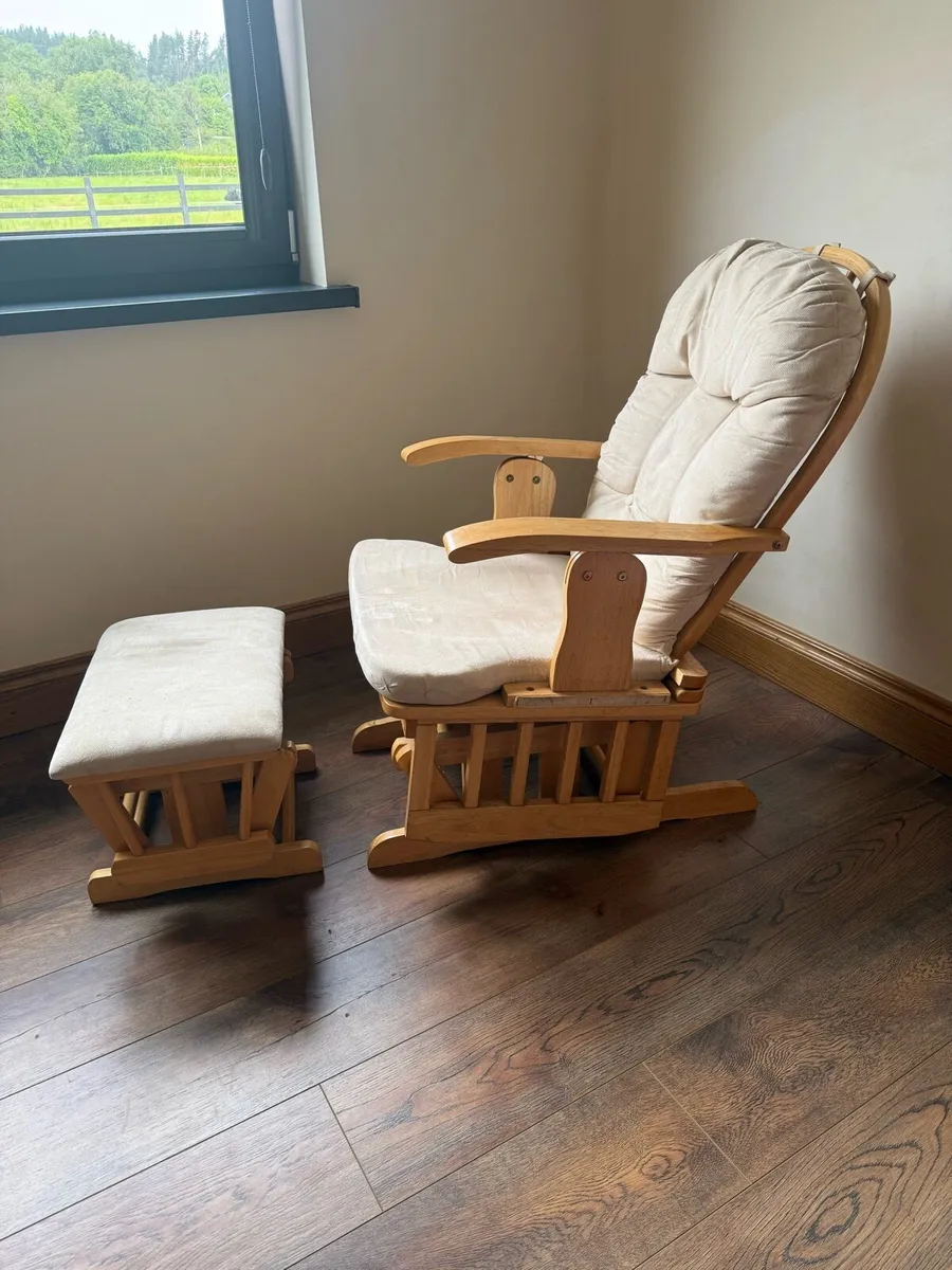 Rocking chair + foot stool - Image 1