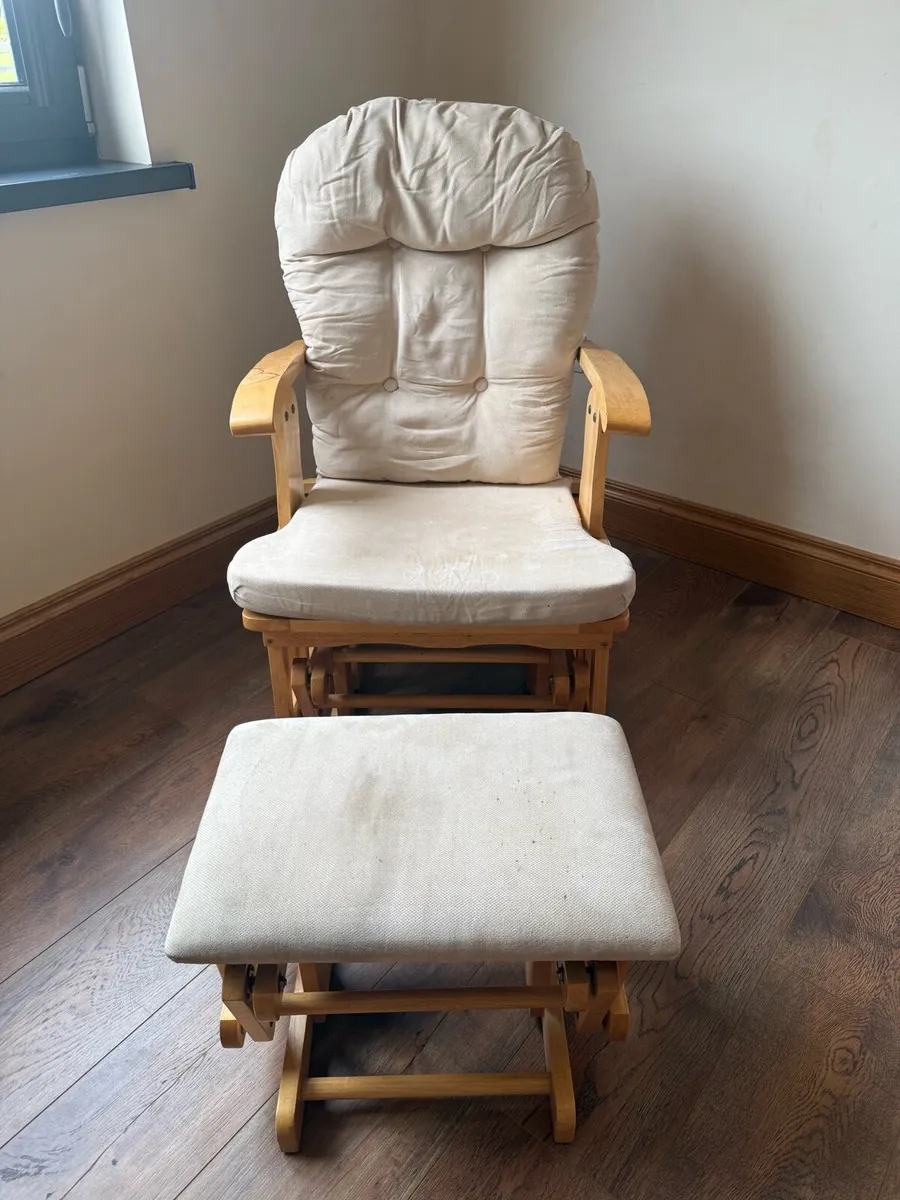 Rocking chair + foot stool - Image 2