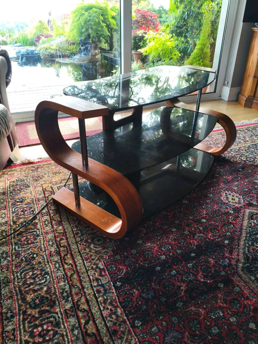 Beautiful TV table like new 25 need collection - Image 1