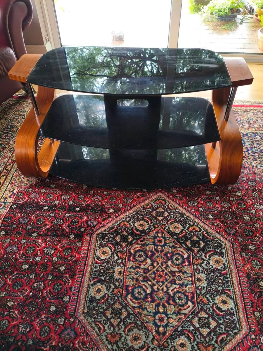 Beautiful TV table like new 25 need collection - Image 2