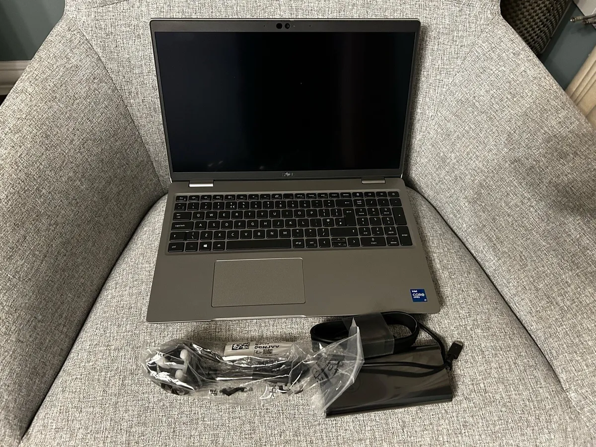 Dell Precision 3561 - Image 1