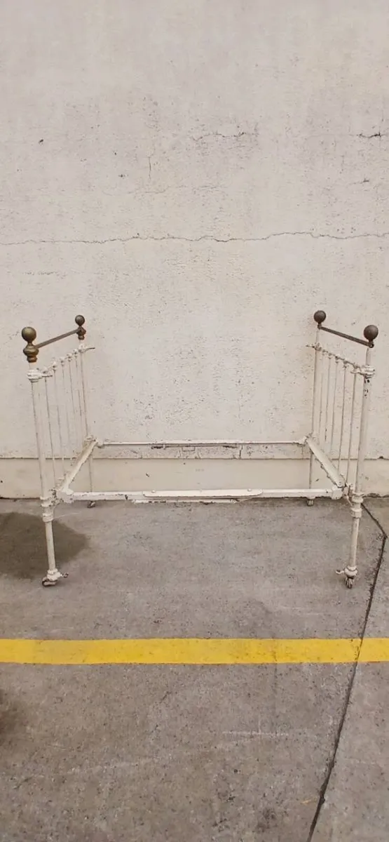 Old child's bed - Image 1