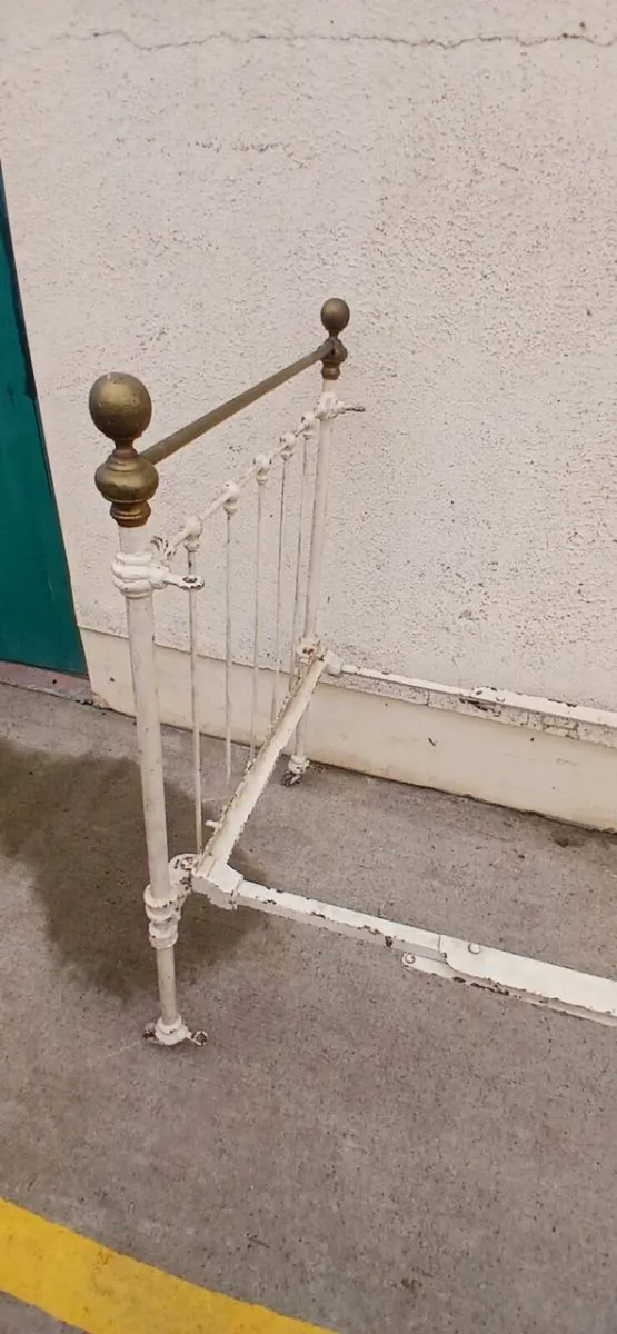 Old child's bed - Image 2