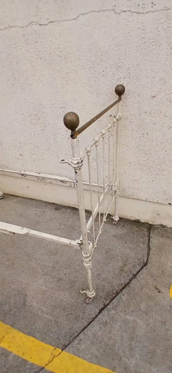 Old child's bed - Image 3