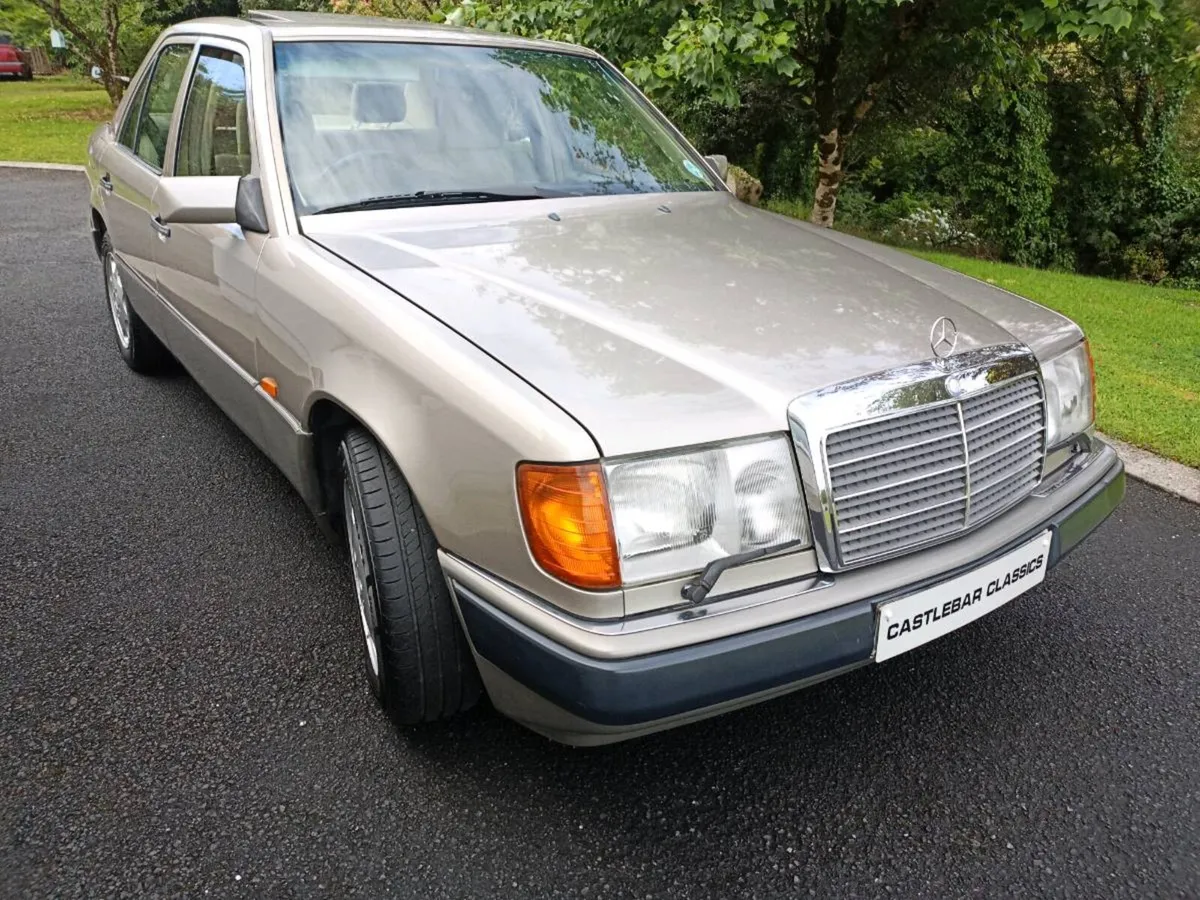 Mercedes Benz 300 e - Image 2