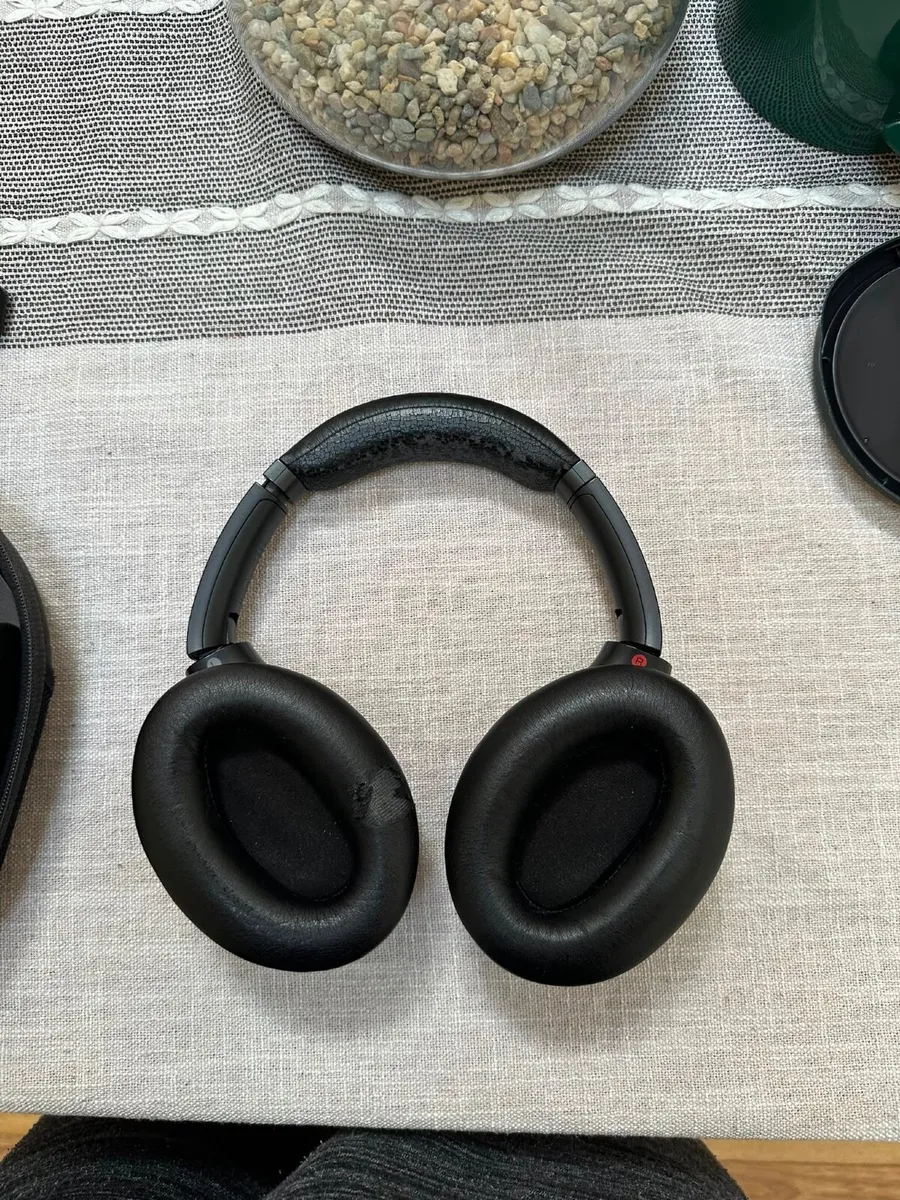 WH-1000XM3 Wireless Noise Cancelling Headphones - Image 2