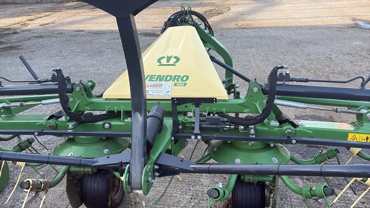 Krone Vendro 900 8 wheel Tedder - Image 1