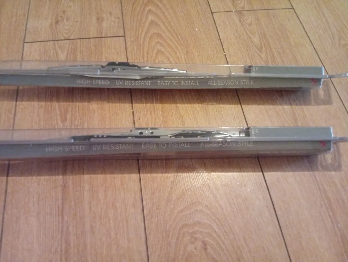 Brand New Italian Chrome Car Wipers Blades Set - Image 3