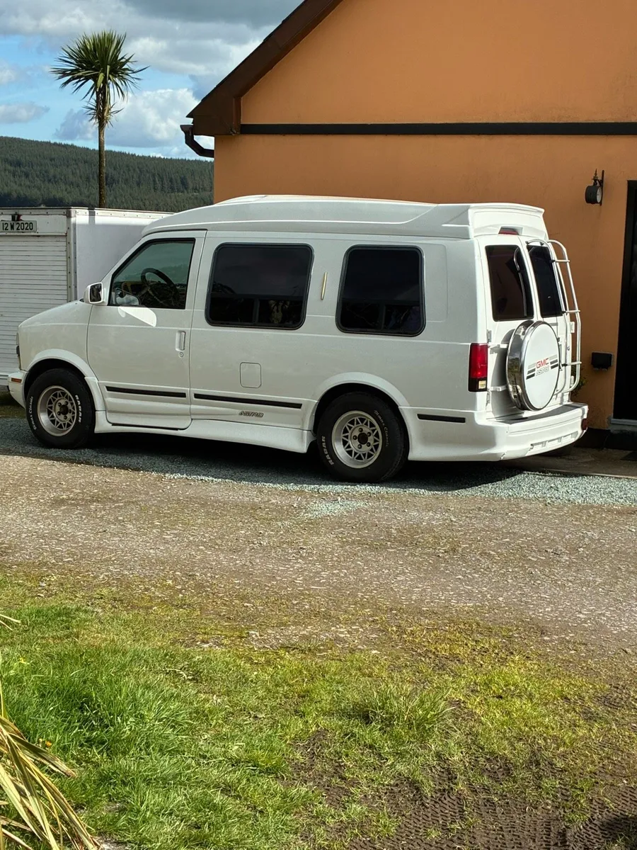 Chevrolet Astro camper/Day van - Image 2