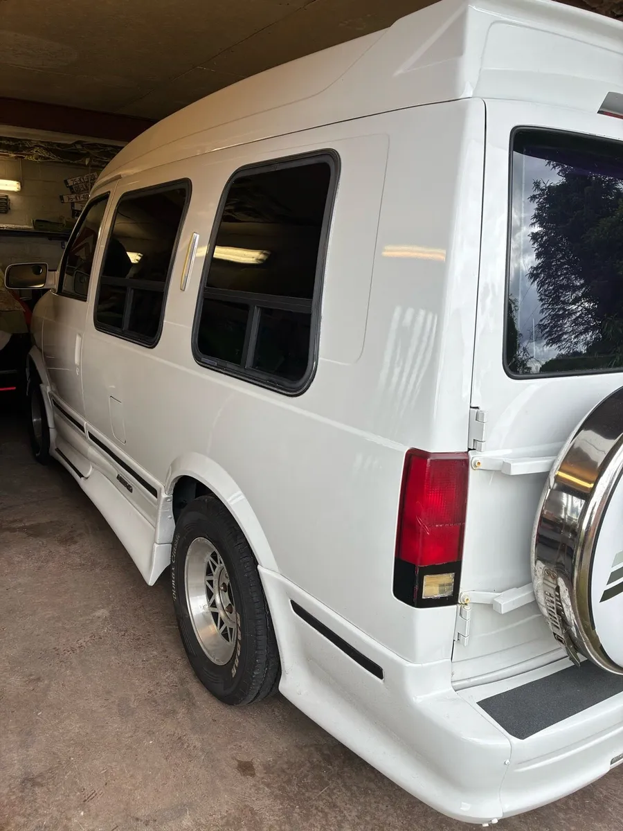 Chevrolet Astro camper/Day van - Image 4