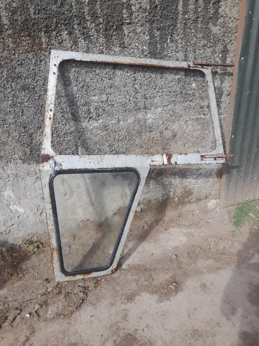 Mf 500 series LH door - Image 1