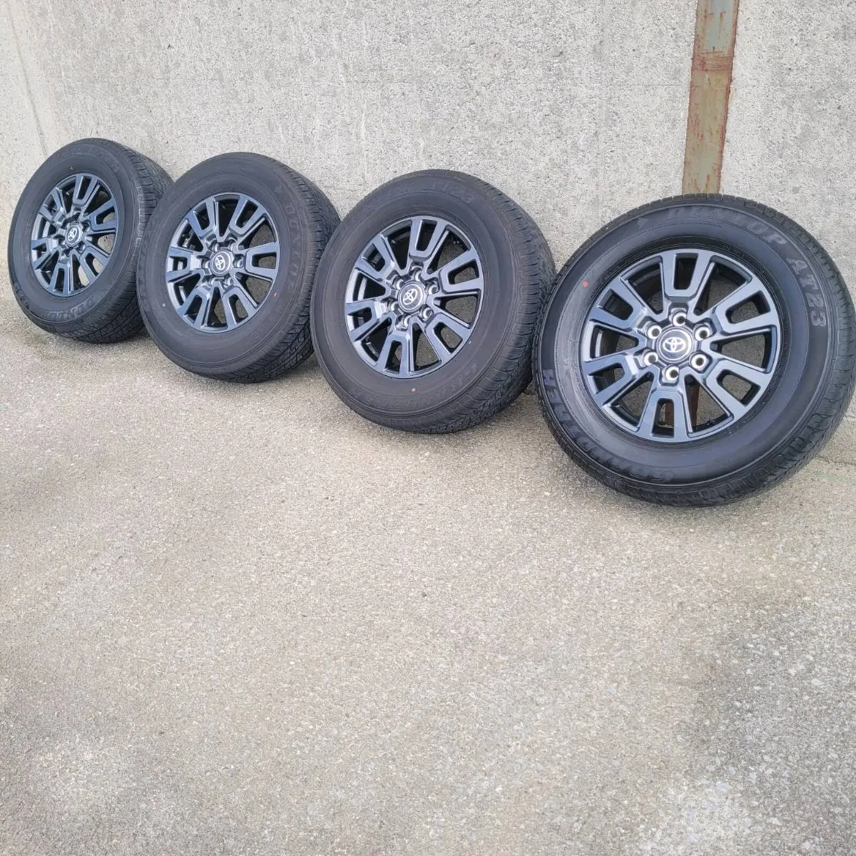 Toyota landcruiser wheels - Image 1