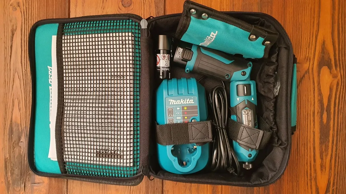 Cordless Makita Impact Screwdriver kit - Image 2