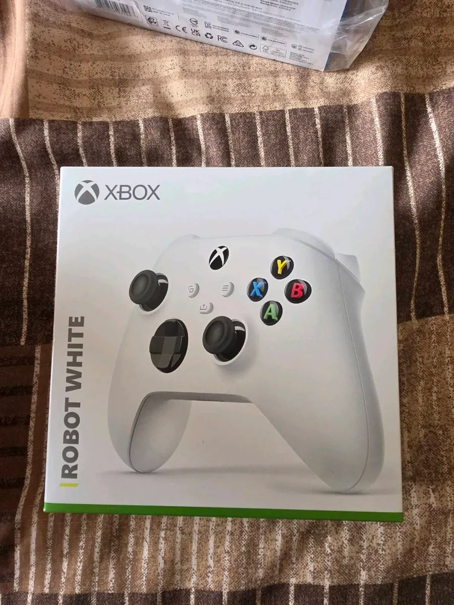 Console PC controllers and headset all brand new - Image 3
