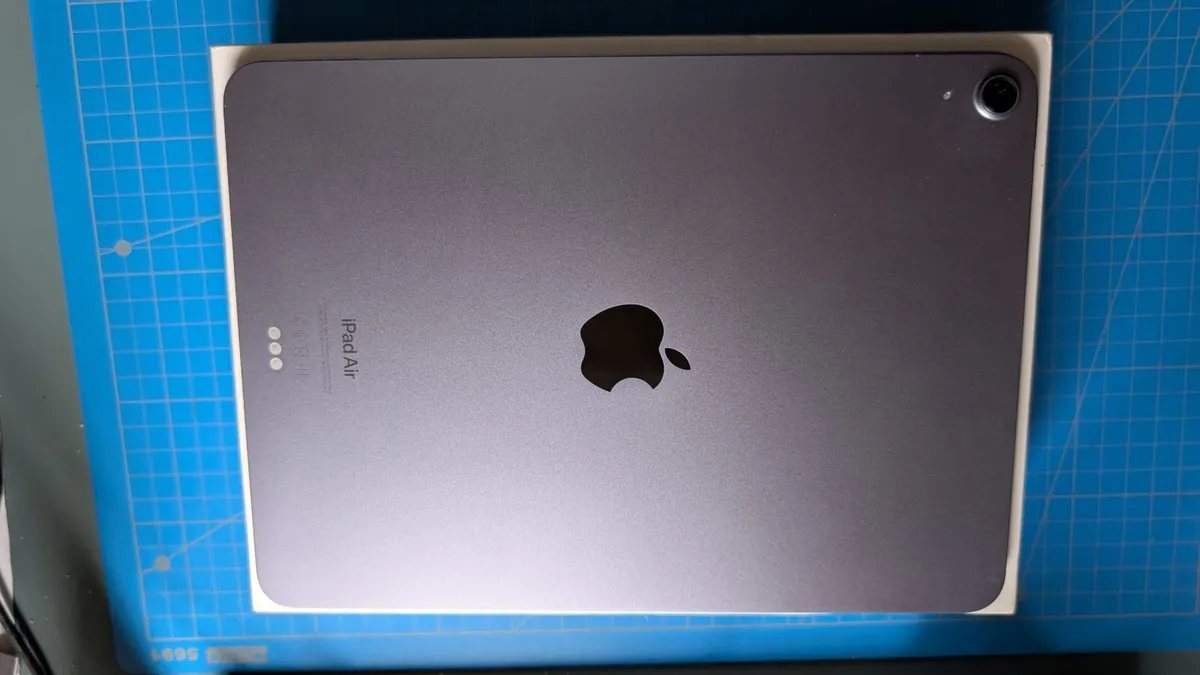 iPad 5th Generation, 11", 64GB, Wi-Fi, M1 - Image 2