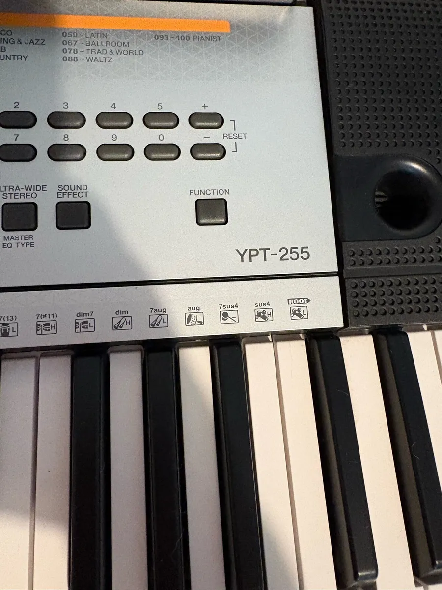 Like-New Yamaha YPT-255 61-Key Keyboard & Stand - Image 3
