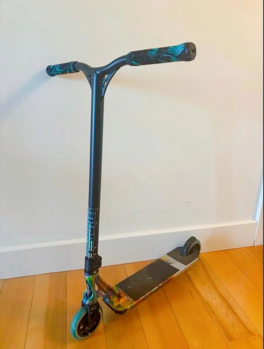 Envy Prodigy Series 9 Scooter - Image 1