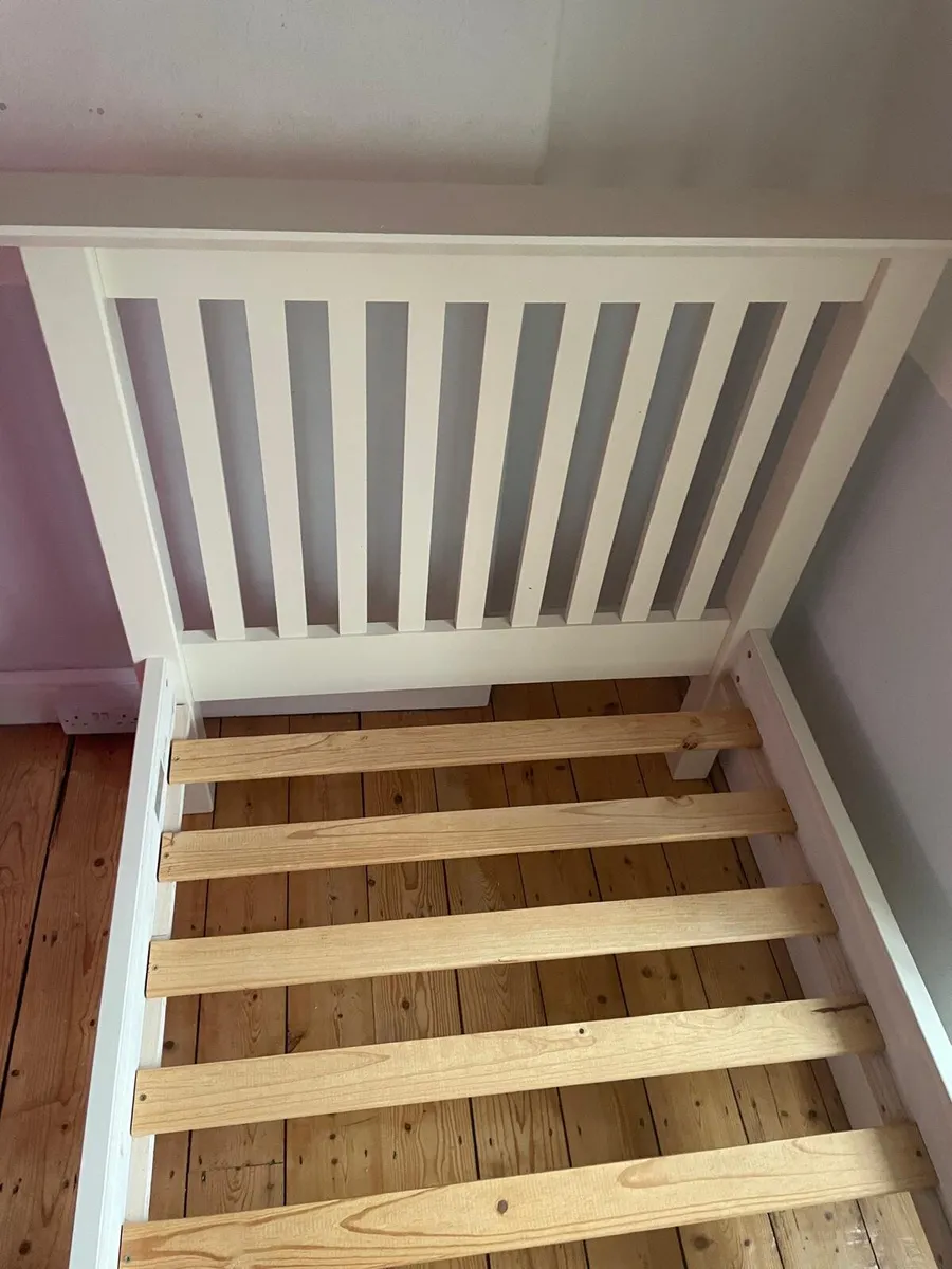 Single white wooden bed - Image 4