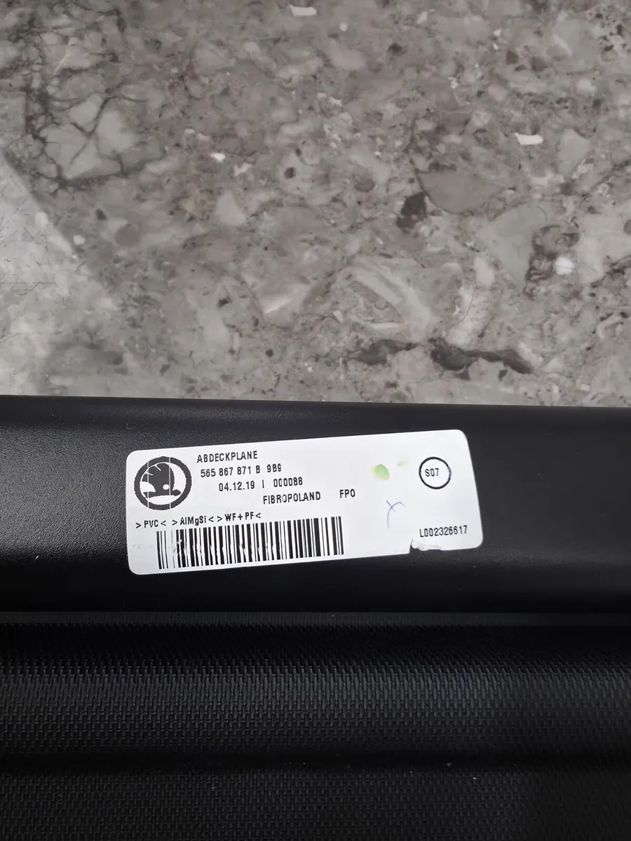 Skoda Kodiaq Retractable Parcel Shelf Genuine - Image 3