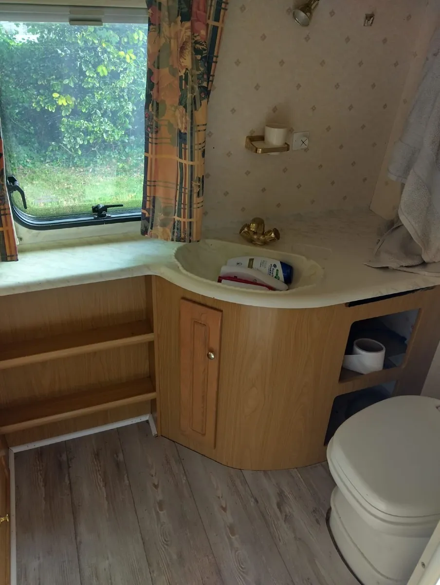 Bailey Regency 2 berth with air awning - Image 4