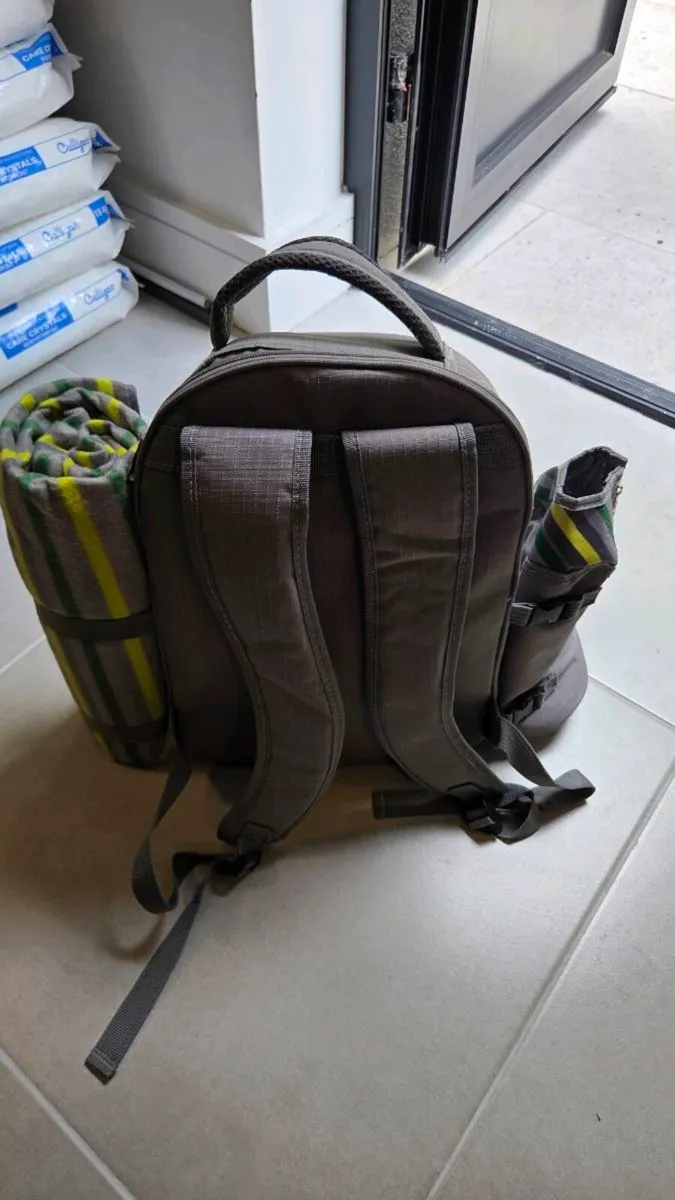 4-Person Picnic Backpack with Blanket &Cooler - Image 2