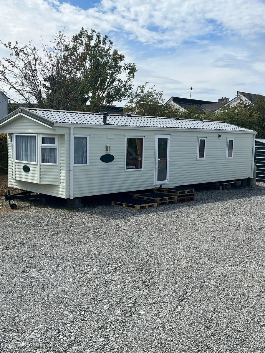 Stunning 3 Bed Willerby Mobile Home - Image 2