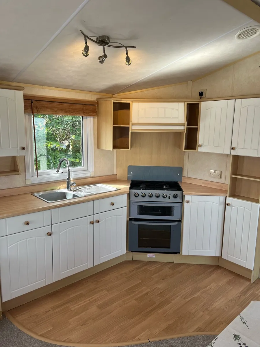 Stunning 3 Bed Willerby Mobile Home - Image 3