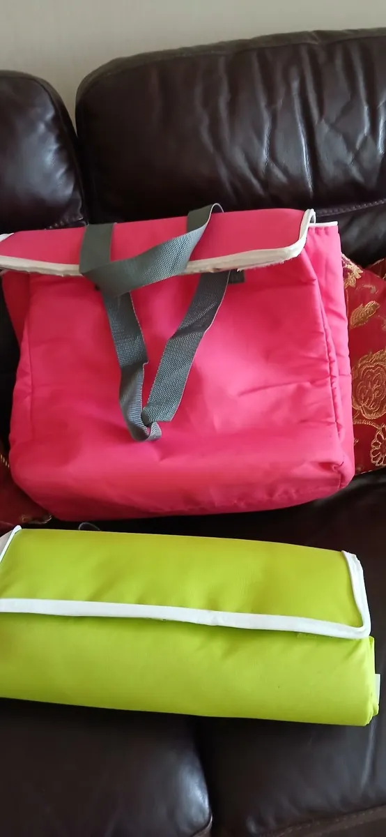 A Pair.of insulated bags - Image 2