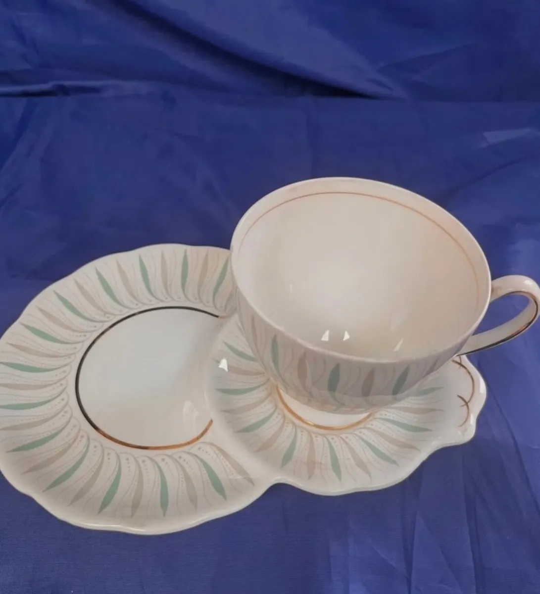 Tea cup and saucer - Image 2