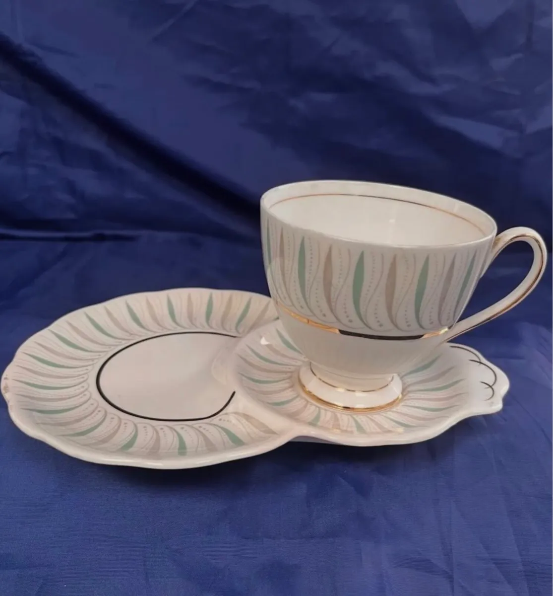 Tea cup and saucer - Image 3