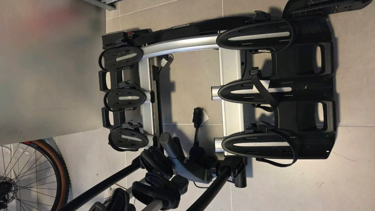 Thule VeloCompact 927 Towbar-Mounted 3Bike Carrier - Image 2