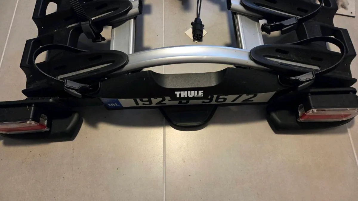 Thule VeloCompact 927 Towbar-Mounted 3Bike Carrier - Image 3