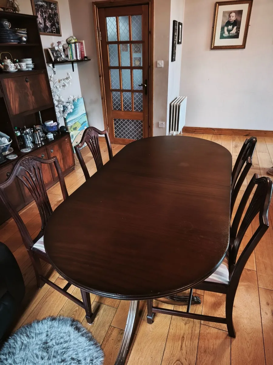 1 Oak Table with 4 chairs - Image 1