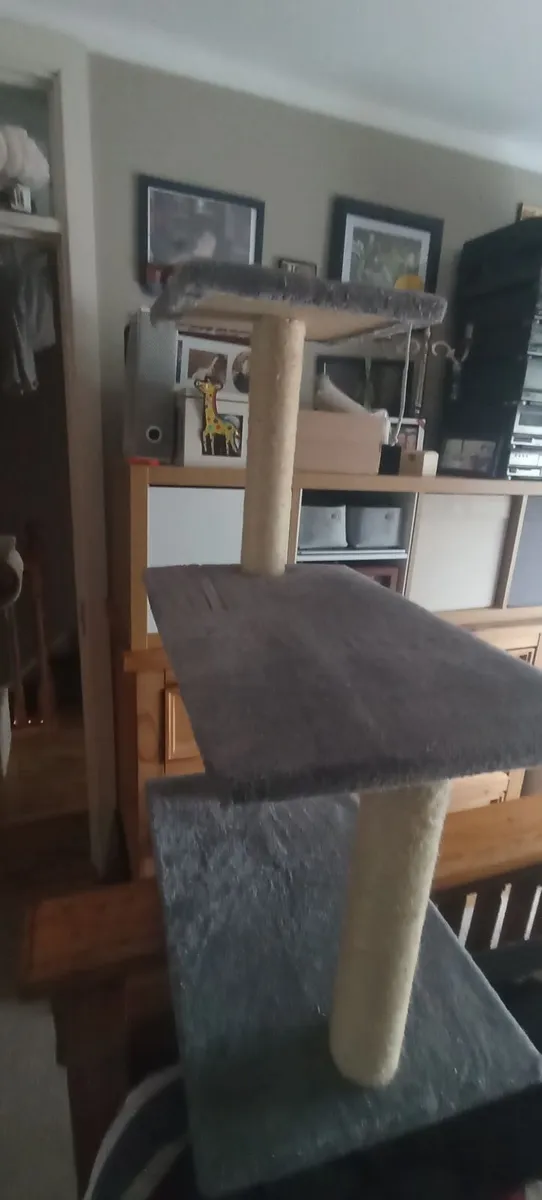 Cat tower - Image 1