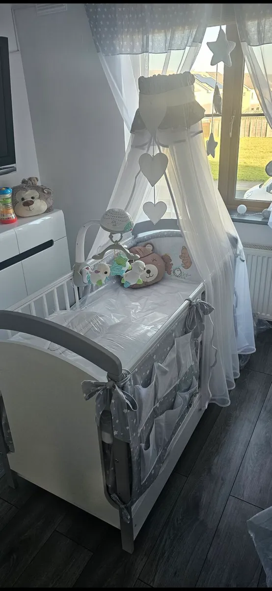 Baby cot bed - Image 1