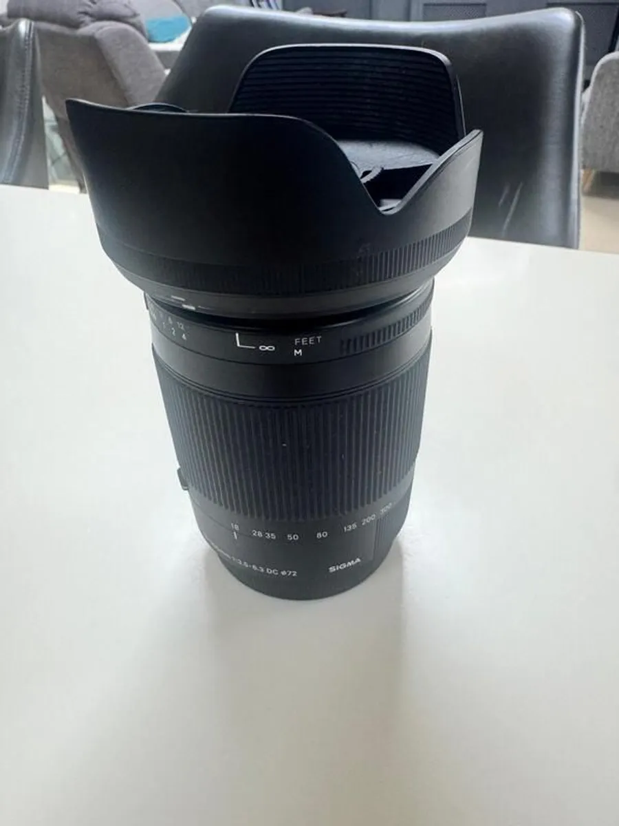 Sigma 18 - 300mm Camera Zoom Lens - Image 2