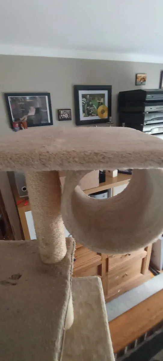 Cat tower - Image 1