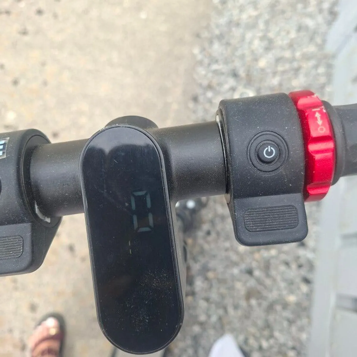 Kuggo Eletric Scooter - Image 4