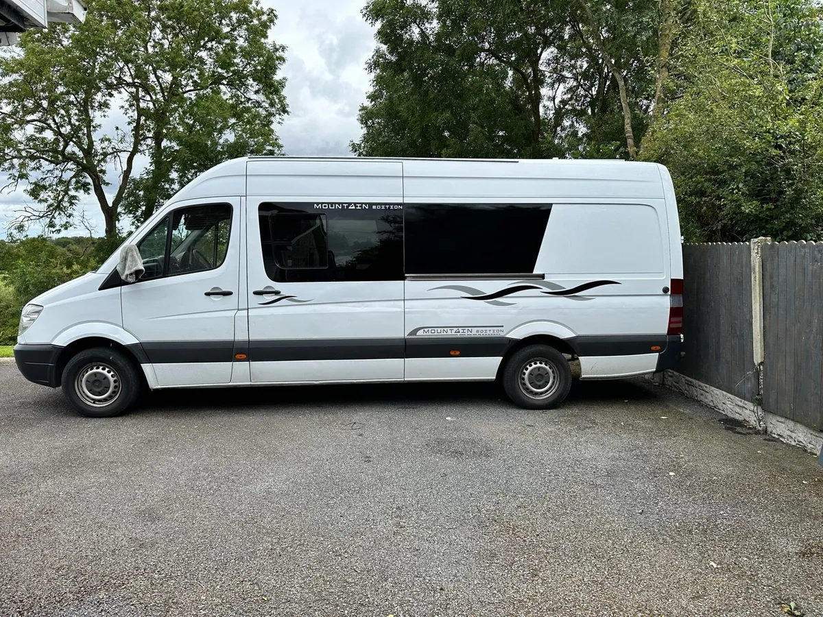 Camper van - Image 2