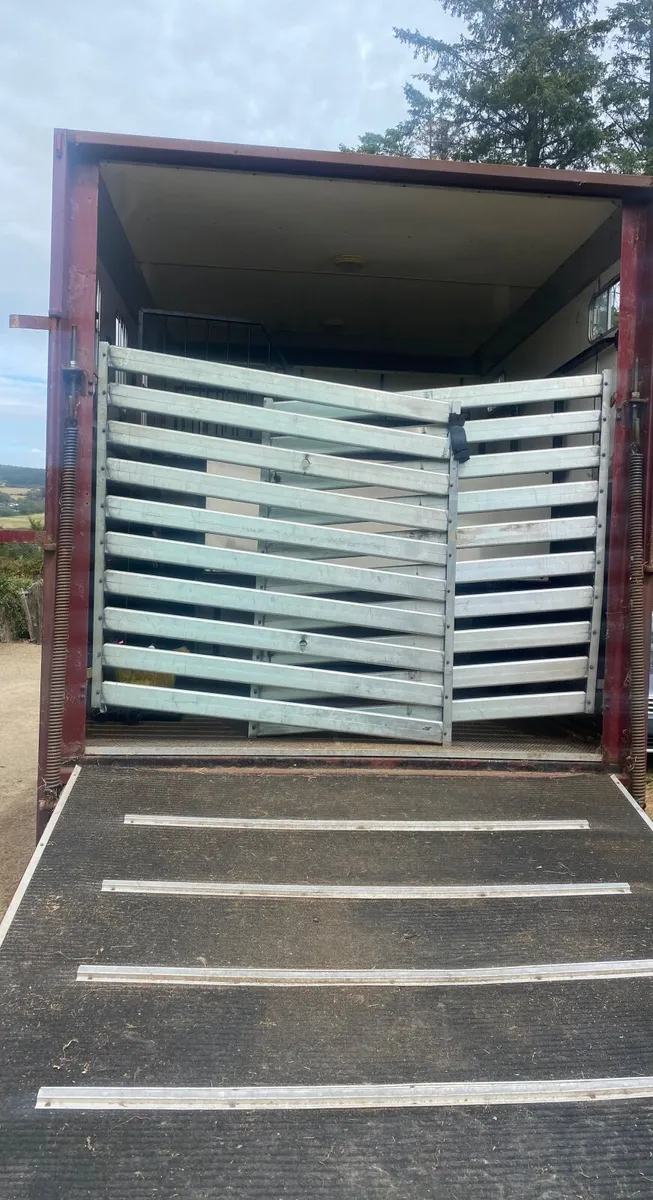 IVECO 7.5  tonne horse lorry - Image 3