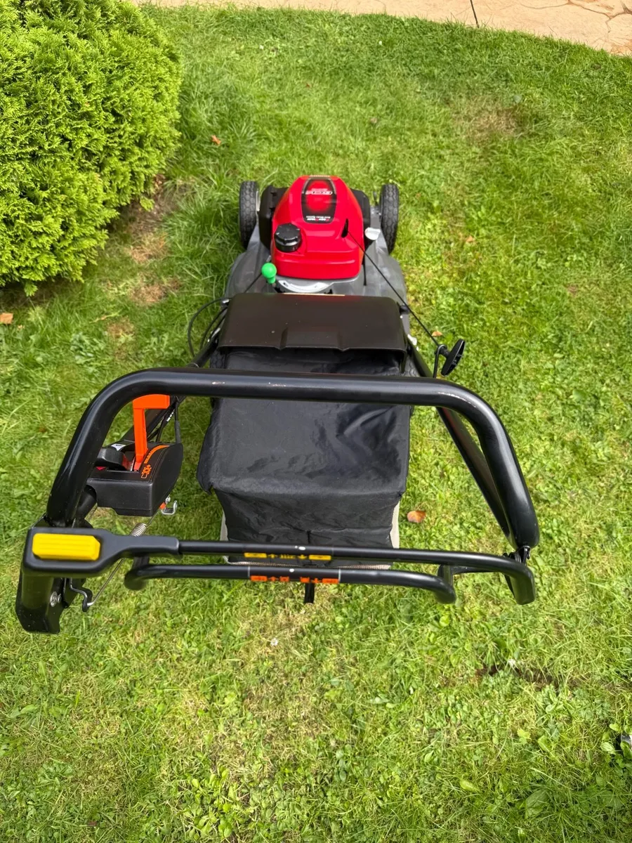 Honda HRX 537 lawnmower - Image 2