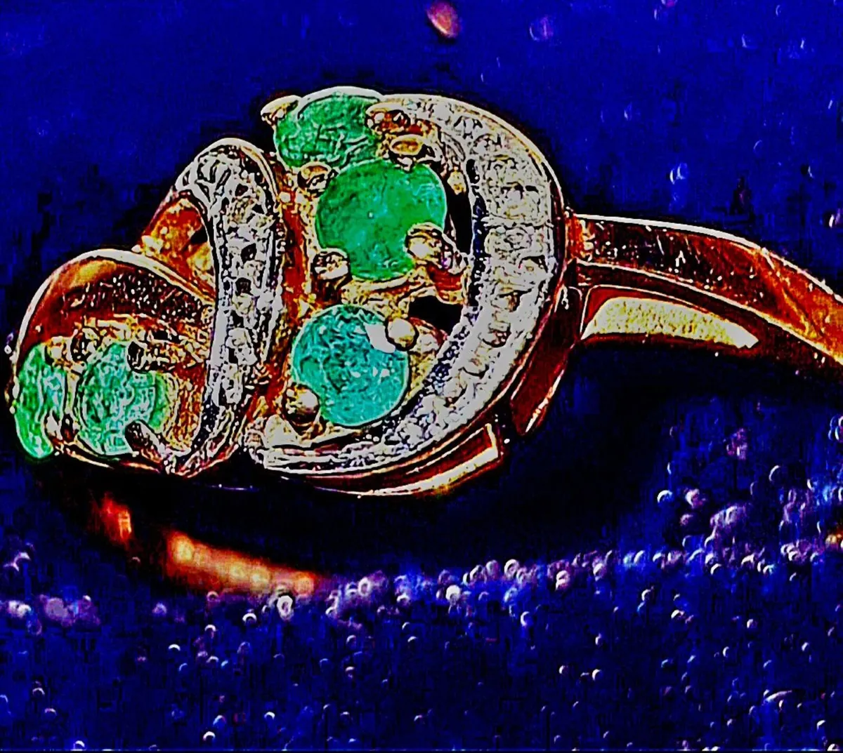Vintage Heavy 9-Carat Solid Gold Cluster Ring ... - Image 4