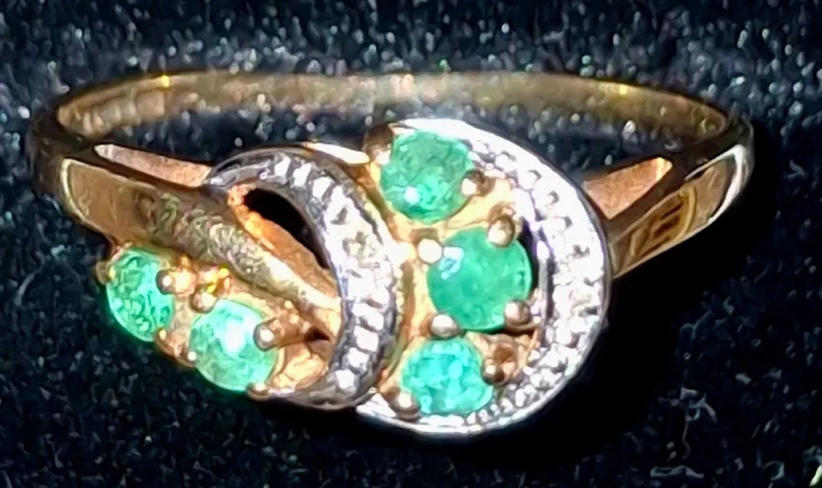 Vintage Heavy 9-Carat Solid Gold Cluster Ring ... - Image 2