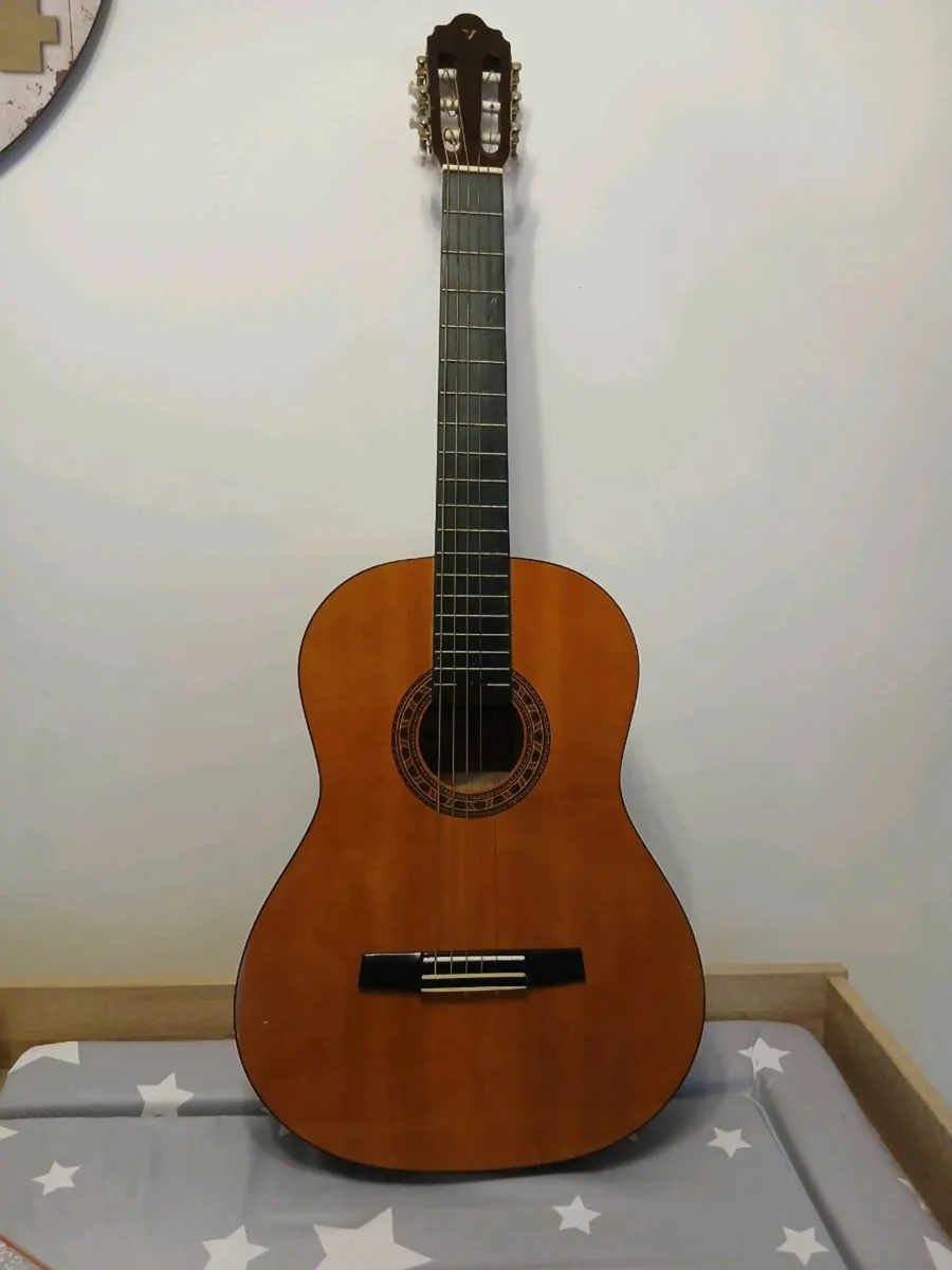Valencia guitar - Image 1