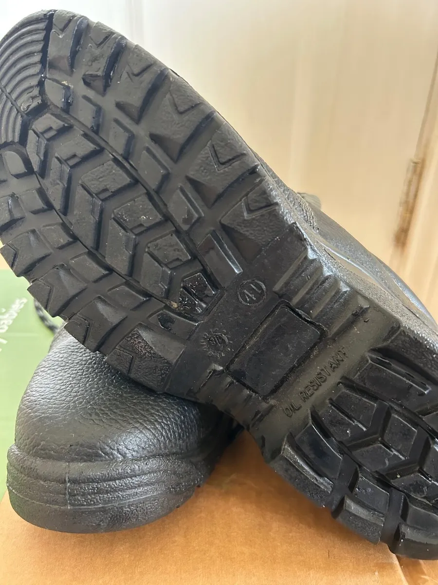Safety boots - Image 2