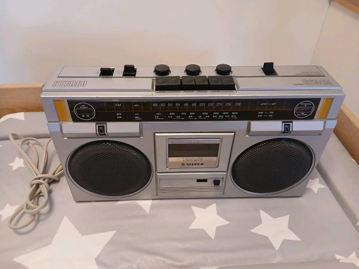Retro japanese silver radio - Image 1