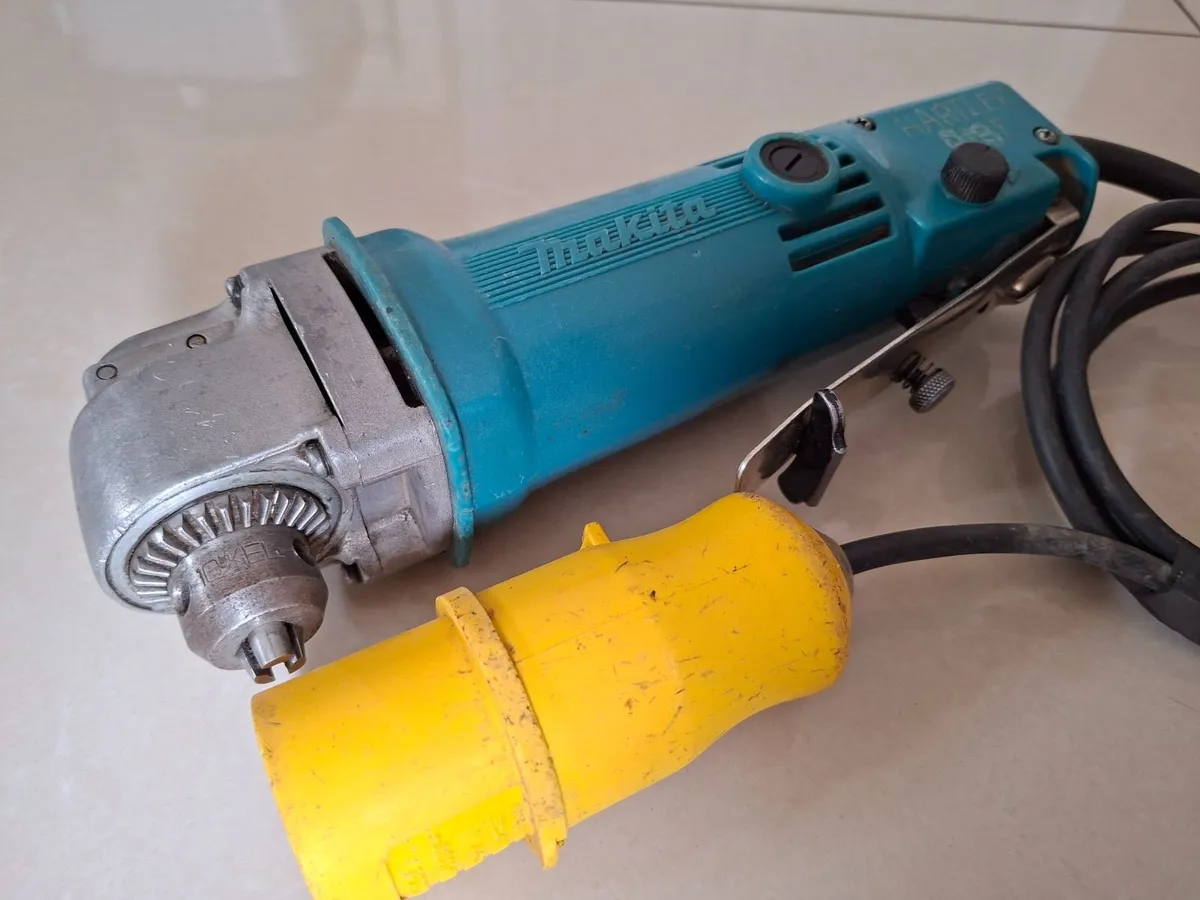 Makita DA3000R 10mm Angle Drill 110v - Image 2